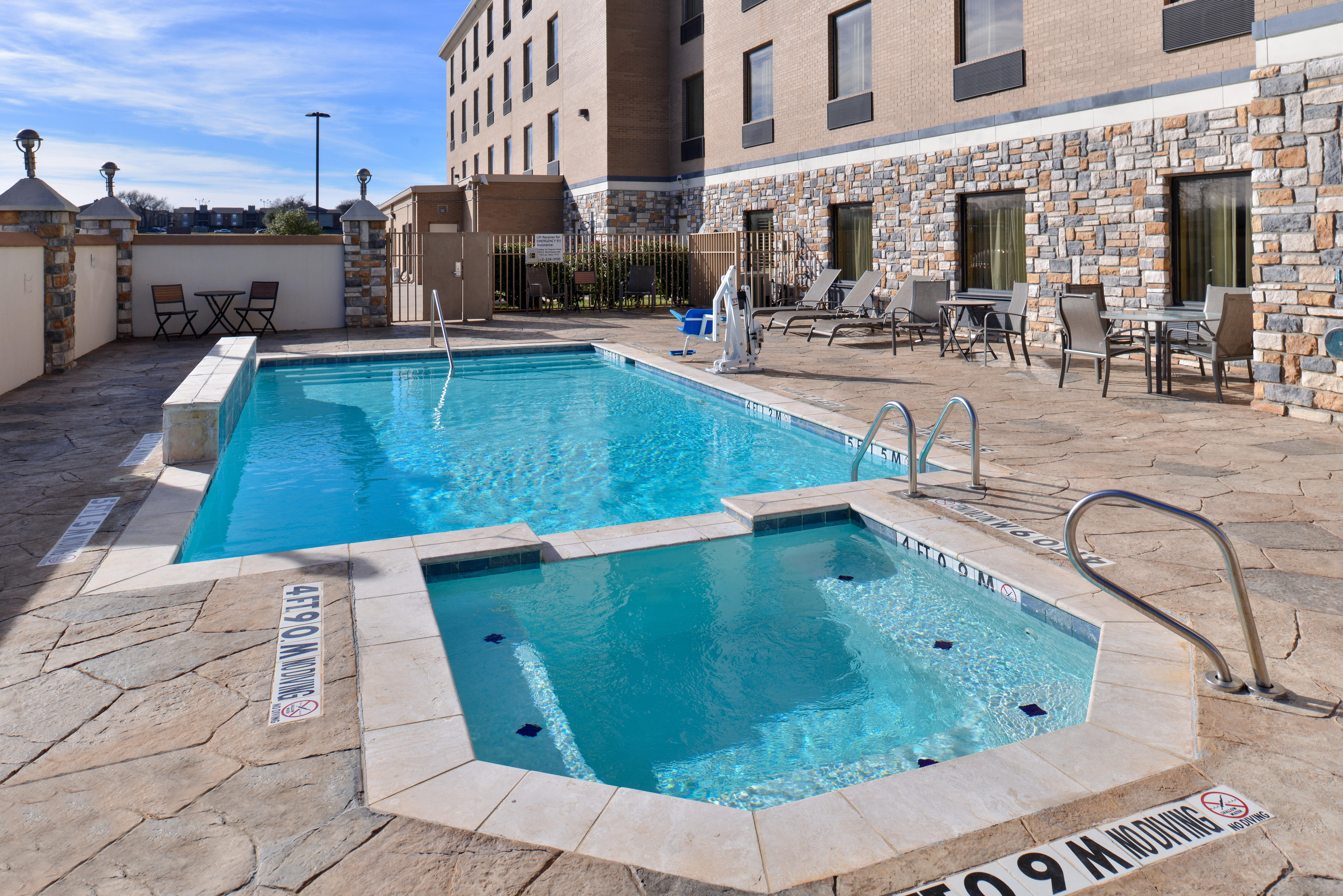 Holiday Inn Express Hotel & Suites Dallas South - Desoto By Ihg DeSoto Exterior foto